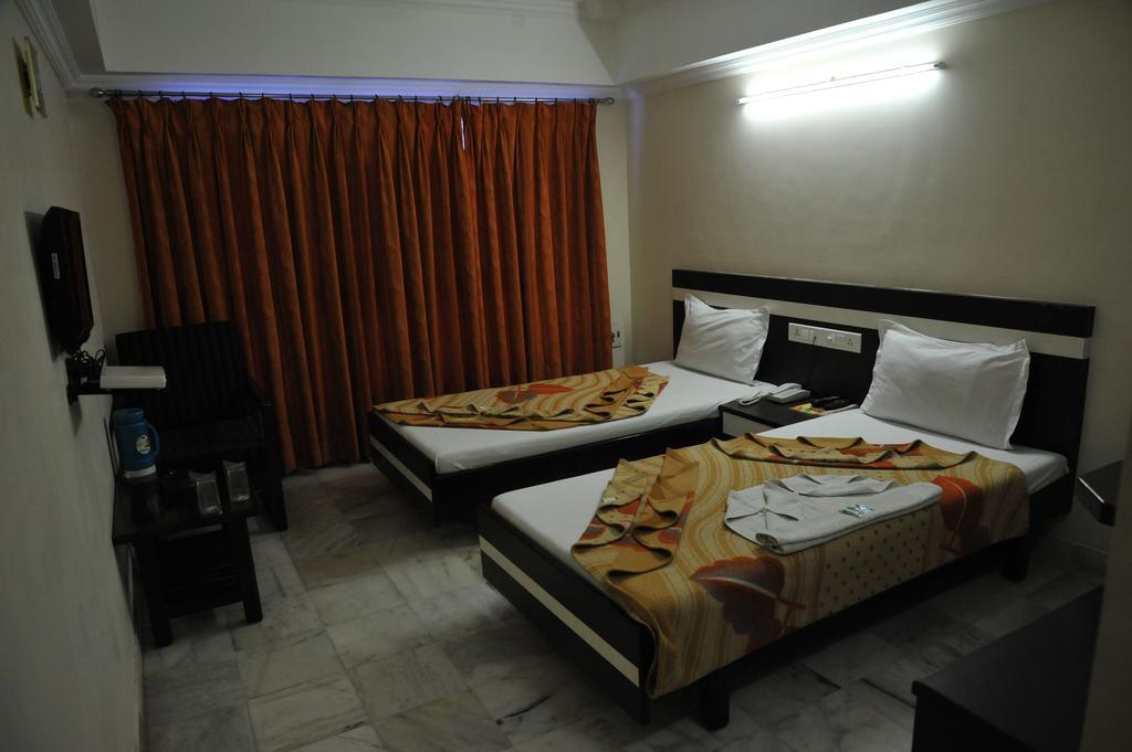 ואדודרה Hotel Alpha מראה חיצוני תמונה